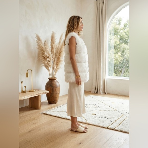 Marc New York Faux Fox Fur Vest Cream Sleeveless Jacket - Picture 3 of 14